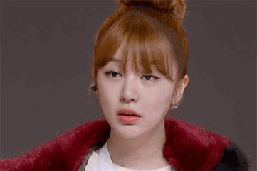美女漂亮可爱疑惑gif动图_动态图_表情包下载_soogif