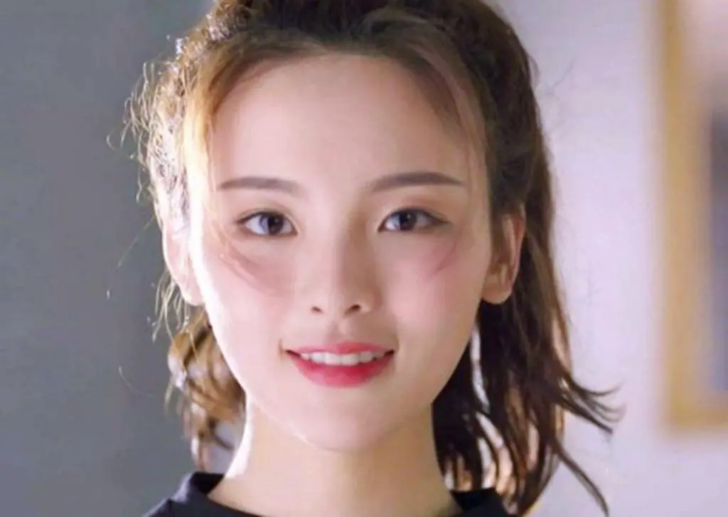 杨超越笑起来太单纯,赵丽颖笑起来太可爱,而她笑起来眼都没了!