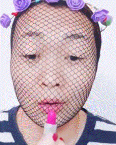 每日一笑:口红趣图趣事,网友:口红的诱惑,男女老少都无法抵抗