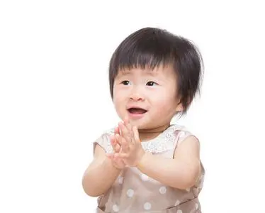 鼓掌的女孩兴奋的小女孩鼓掌的手照片