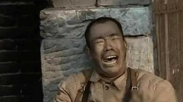 小米su7车主出门《亮剑》表情包火了!遗憾的是,扮演者已去世